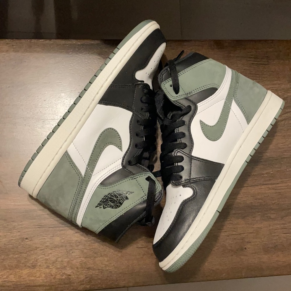 Preowned Nike Air Jordan 1 Retro High OG Clay Green